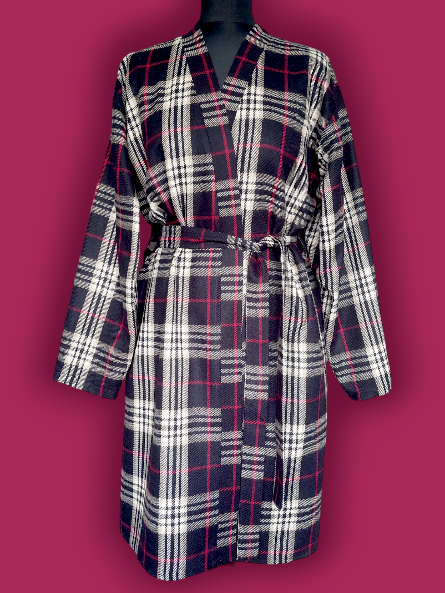 Musta ja punasega ruuduline kimono